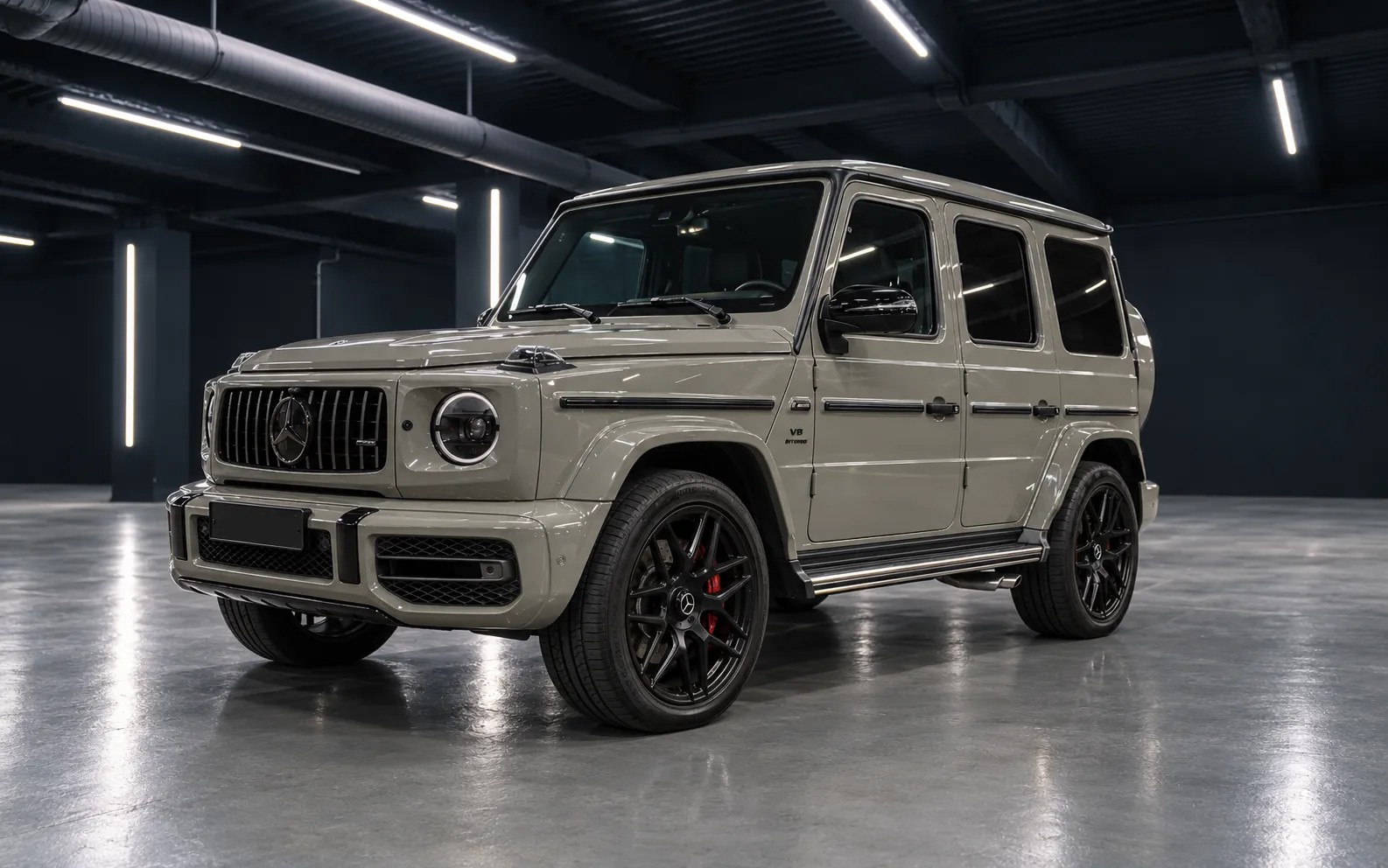 Mercedes G63 grigia