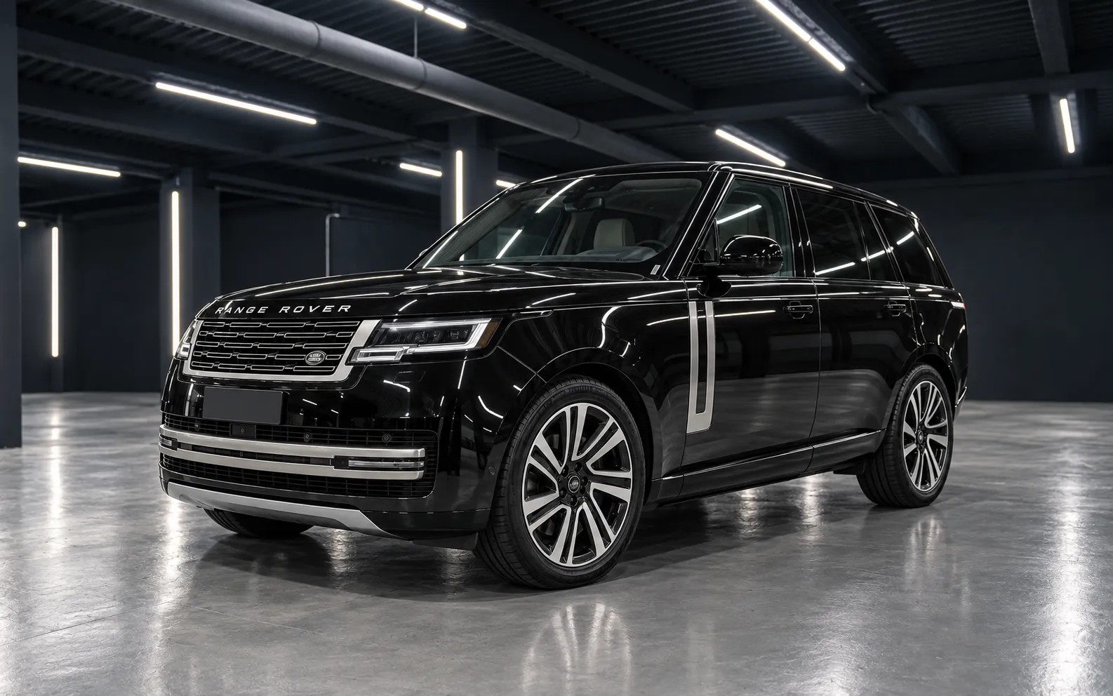Range Rover a passo lungo nera
